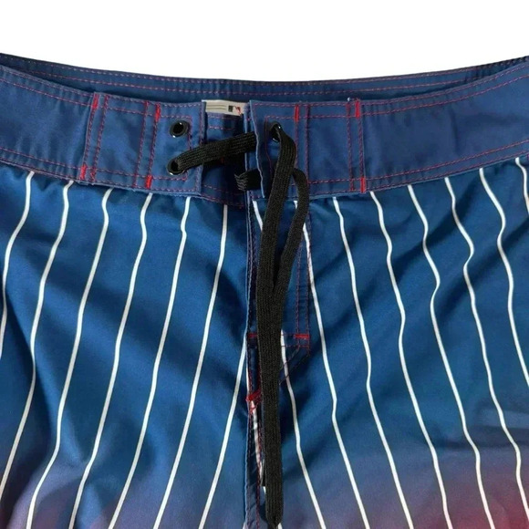Chicago Cubs MLB Board Shorts Mens Red Blue Striped Size 32 Zip Pocket - Picture 5 of 15